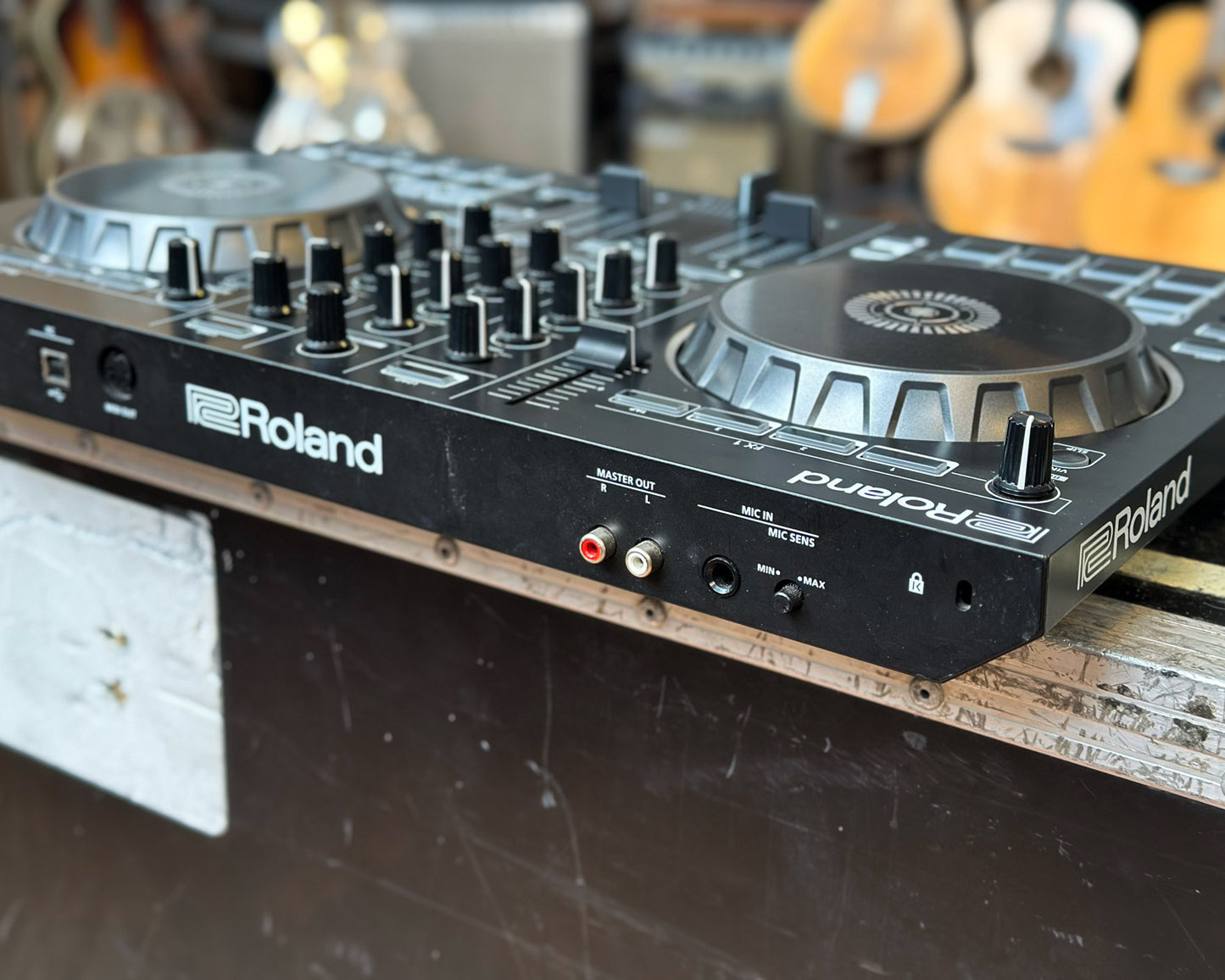 Roland DJ-202 Serato DJ Controller