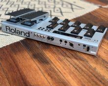 Load image into Gallery viewer, Roland FC-300 MIDI Foot Controller
