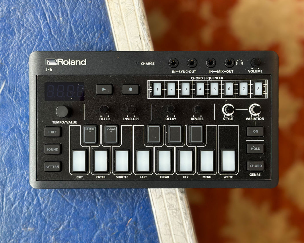Roland J-6 AIRA Chord Synthesizer