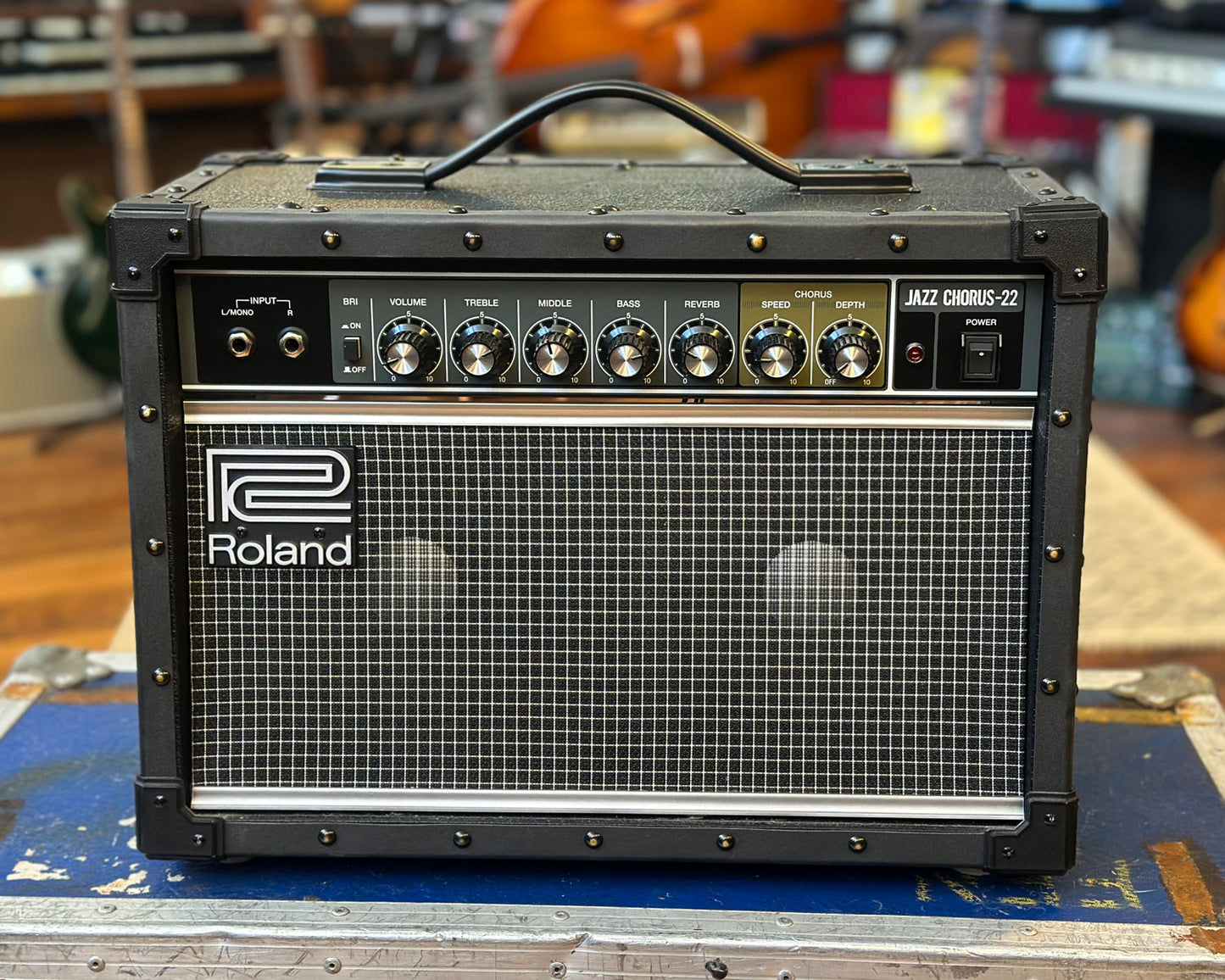 Roland JC-22 Jazz Chorus 30 Watt Twin Speaker Guitar Amplifier