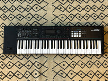 Load image into Gallery viewer, Roland JUNO-DS61 61-Note Keyboard
