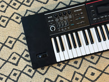 Load image into Gallery viewer, Roland JUNO-DS61 61-Note Keyboard
