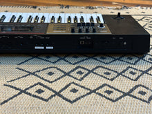 Load image into Gallery viewer, Roland JUNO-DS61 61-Note Keyboard
