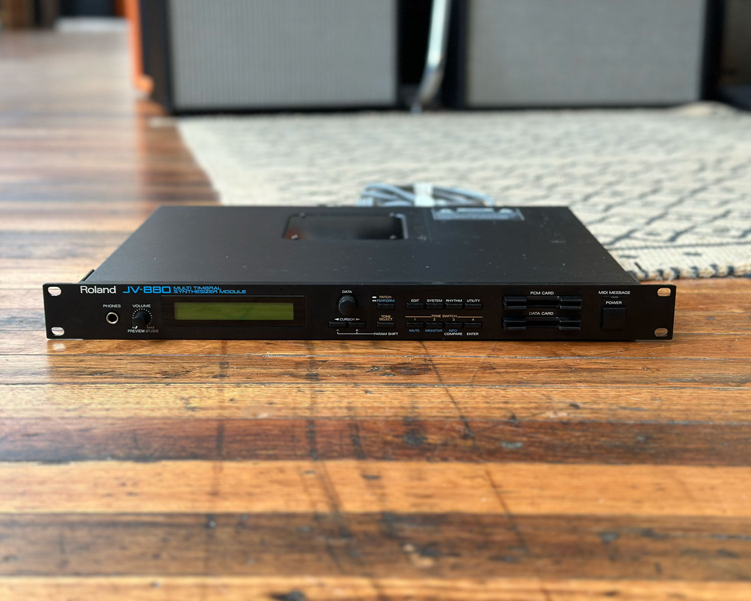 Roland JV-880 Rackmount Synthesizer Module – Found Sound