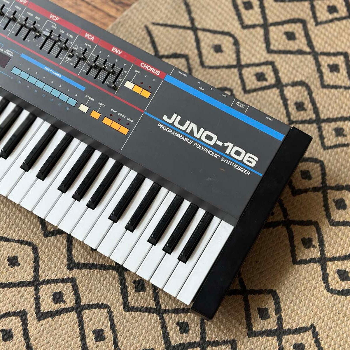 Roland Juno 106 Polyphonic Analogue Synthesizer