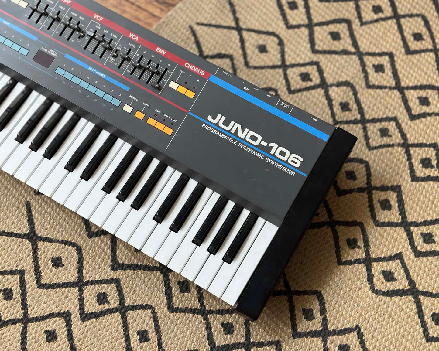 Roland Juno 106 Polyphonic Analogue Synthesizer