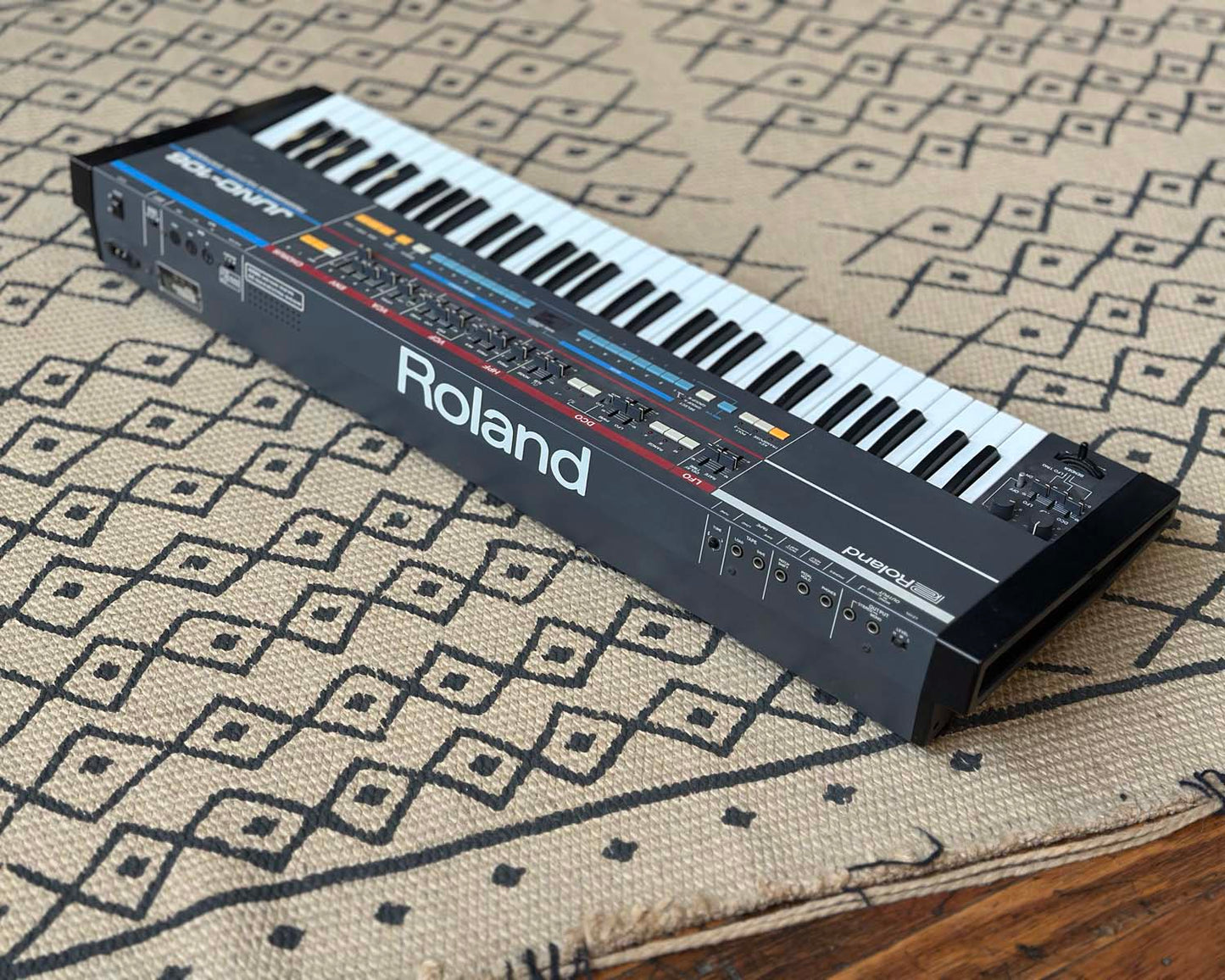 Roland Juno 106 Polyphonic Analogue Synthesizer