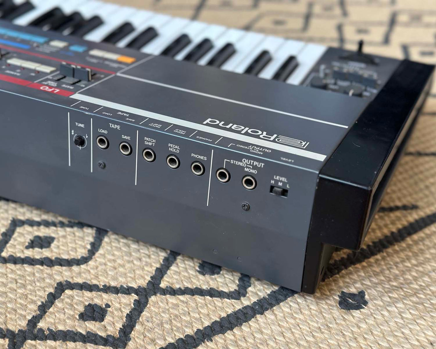 Roland Juno 106 Polyphonic Analogue Synthesizer