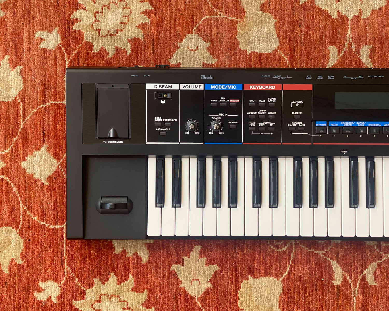 Roland 滑り出す JUNO-Di モバイルシンセサイザー