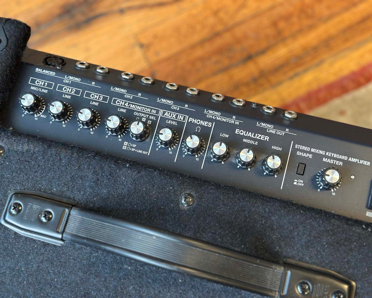 Roland KC-400 4-Channel 150 Watt Stereo Keyboard Mixing Amplifier