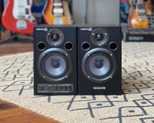 Load image into Gallery viewer, Roland MA-15D (Pair)
