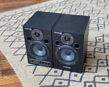 Load image into Gallery viewer, Roland MA-15D (Pair)
