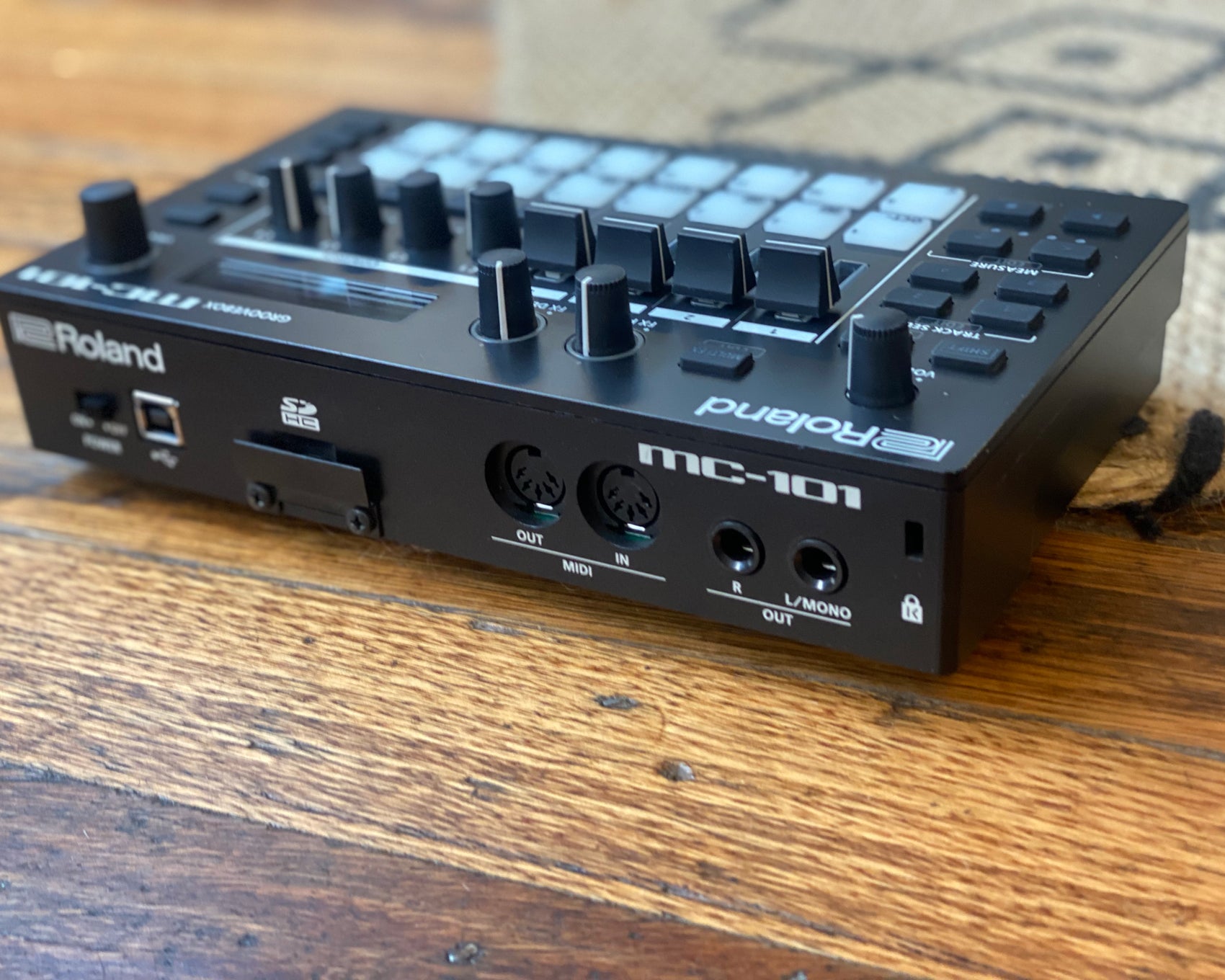 DJ機材 Roland MC-101 DJ機材 Roland MC-101 DJ機材 Roland MC-101 Roland - MC-101 | GROOVEBOX