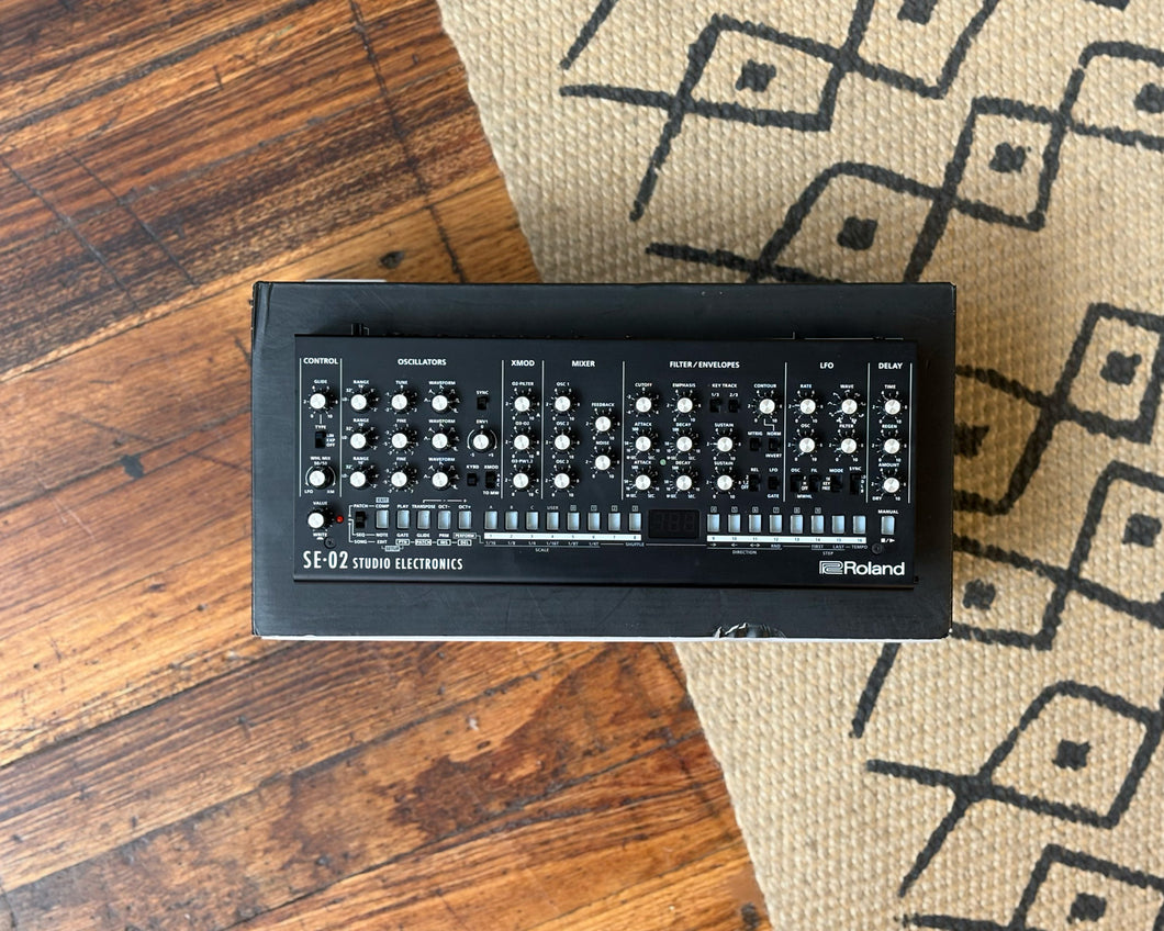 Roland SE-02 Analog Synthesizer