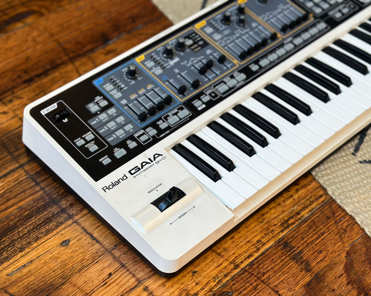 Roland SH-01 GAIA Synthesizer