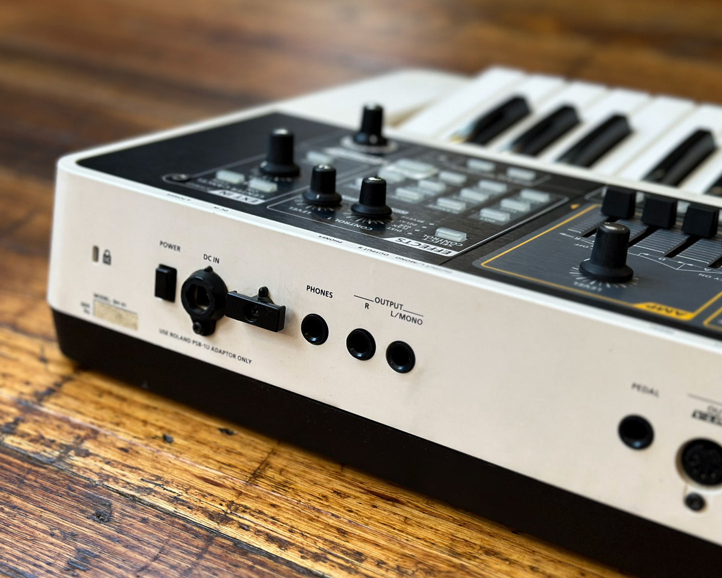 Roland SH-01 GAIA Synthesizer