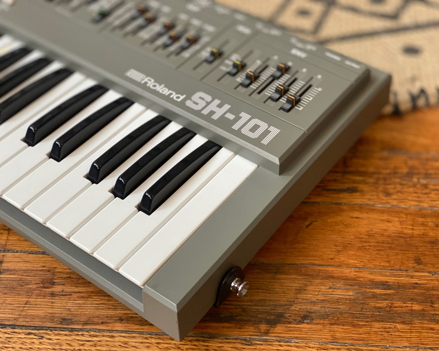 1982 Roland SH-101 - Grey w/ Mod Grip & Original Manual