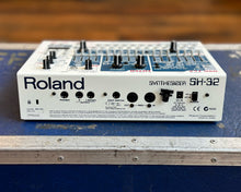 Load image into Gallery viewer, Roland SH-32
