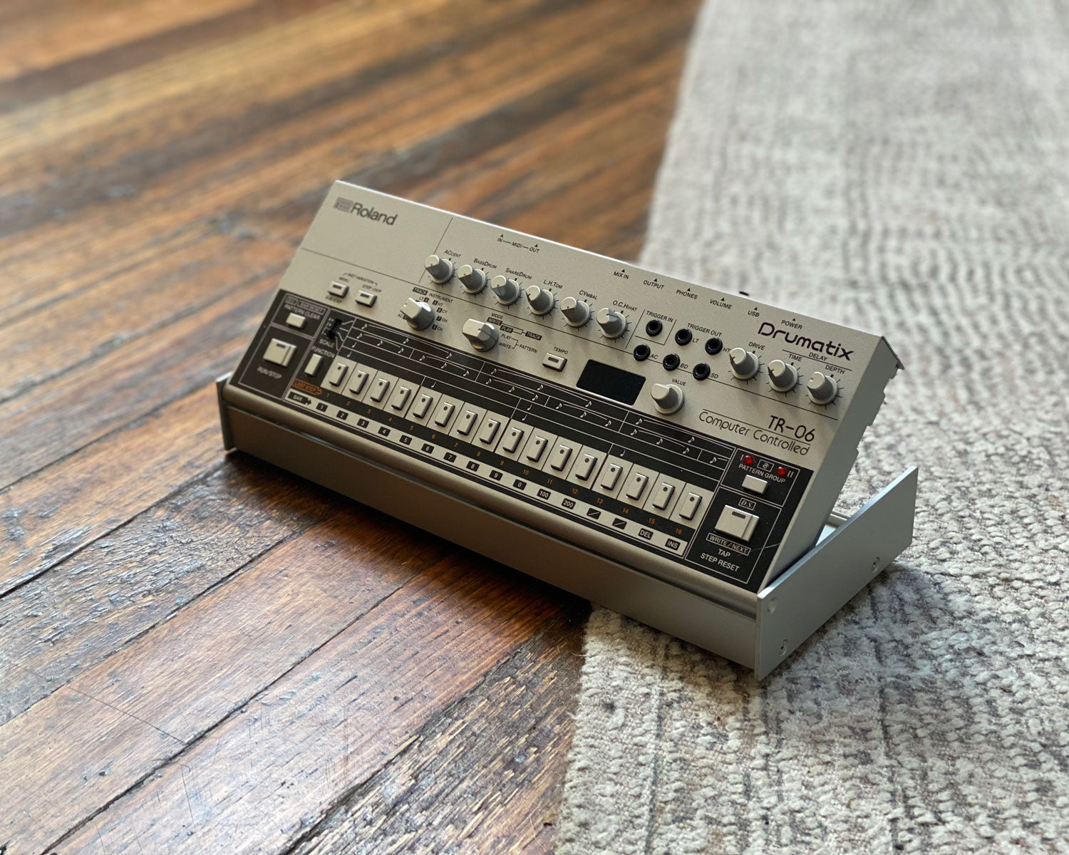 Roland TR-06 – Found Sound