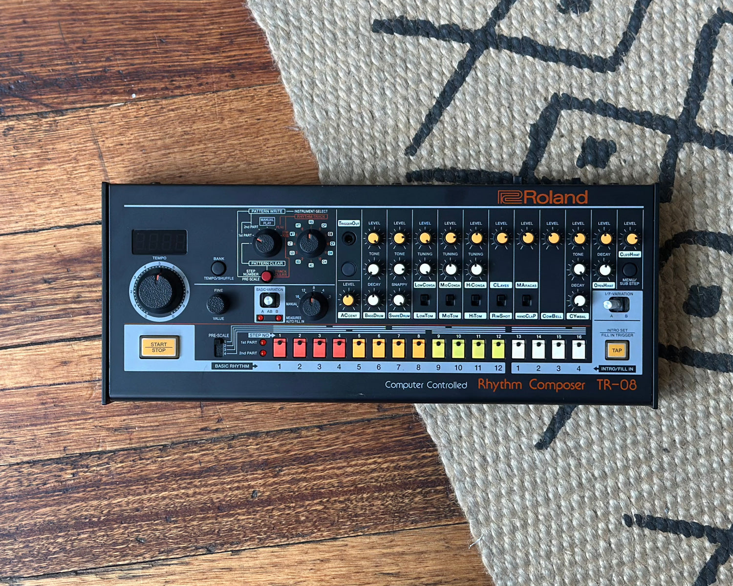パーカッション・打楽器 Roland TR-08 Roland TR-08 Rhythm Composer | Sweetwater