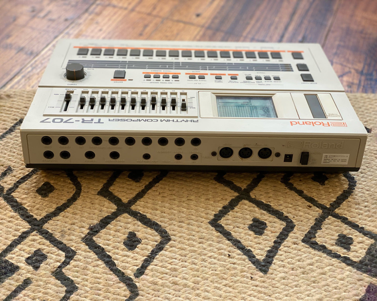 Roland TR-707 Rhythm Composer – Found Sound
