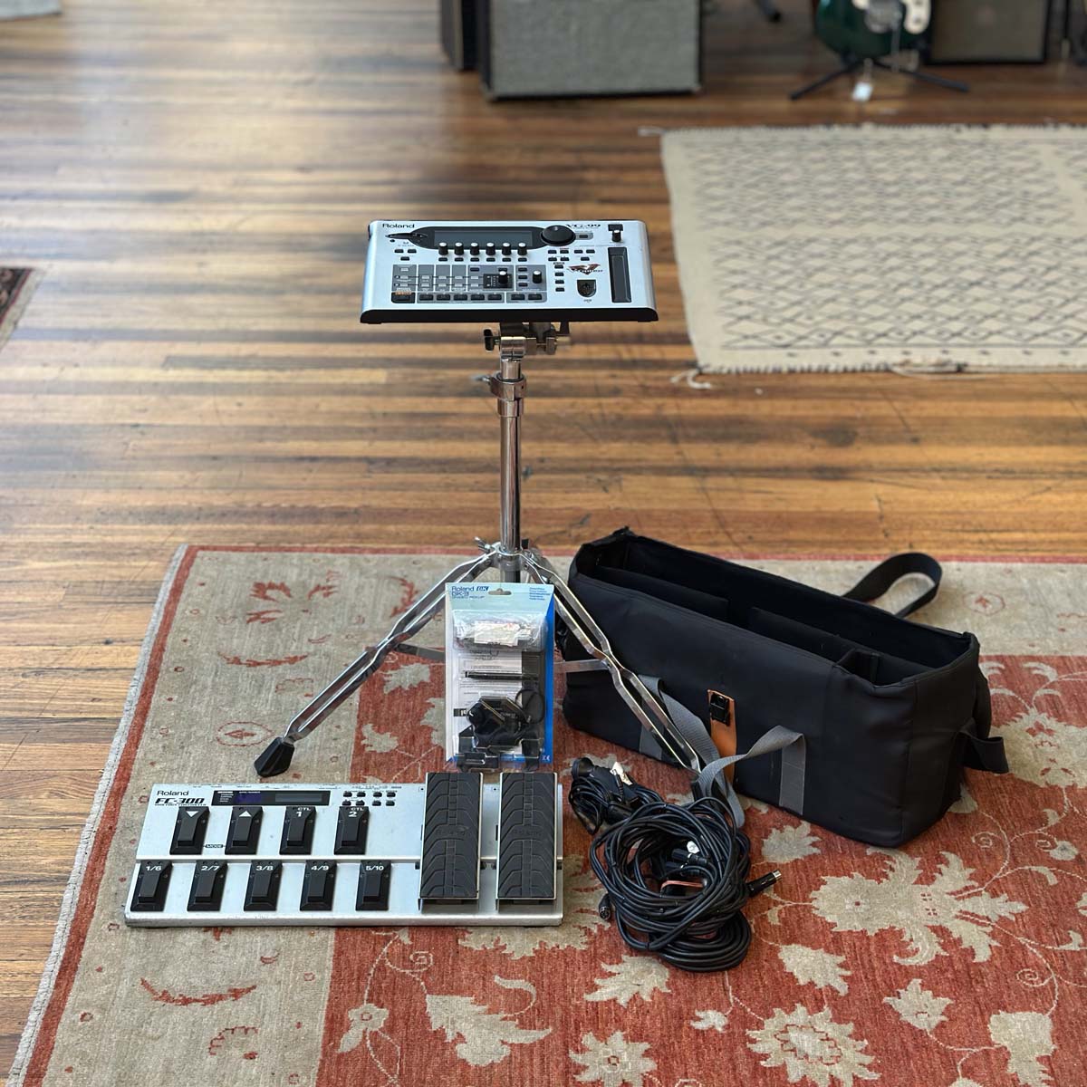 Roland VG-99 V-Guitar System Bundle w/GK-3 Pickup, FC-300 Foot Controller, Gigbag, & Stand