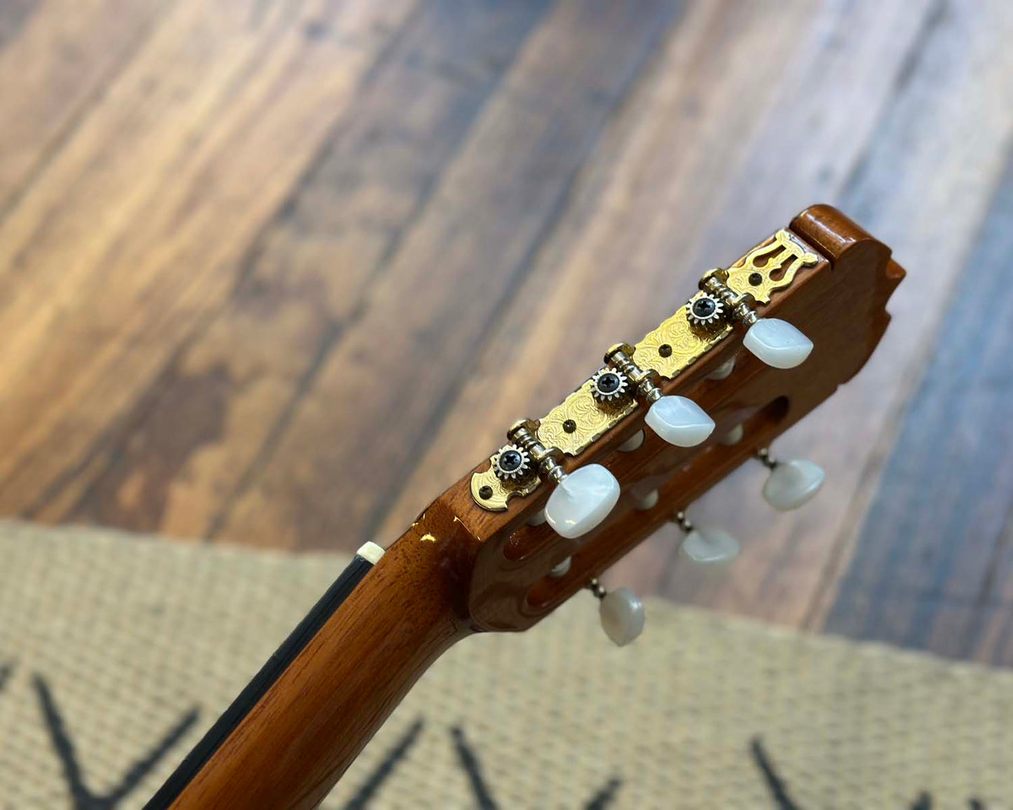 Late '70s Ryoji Matsuoka M40 Classical Guitar w/Hard Shell Case