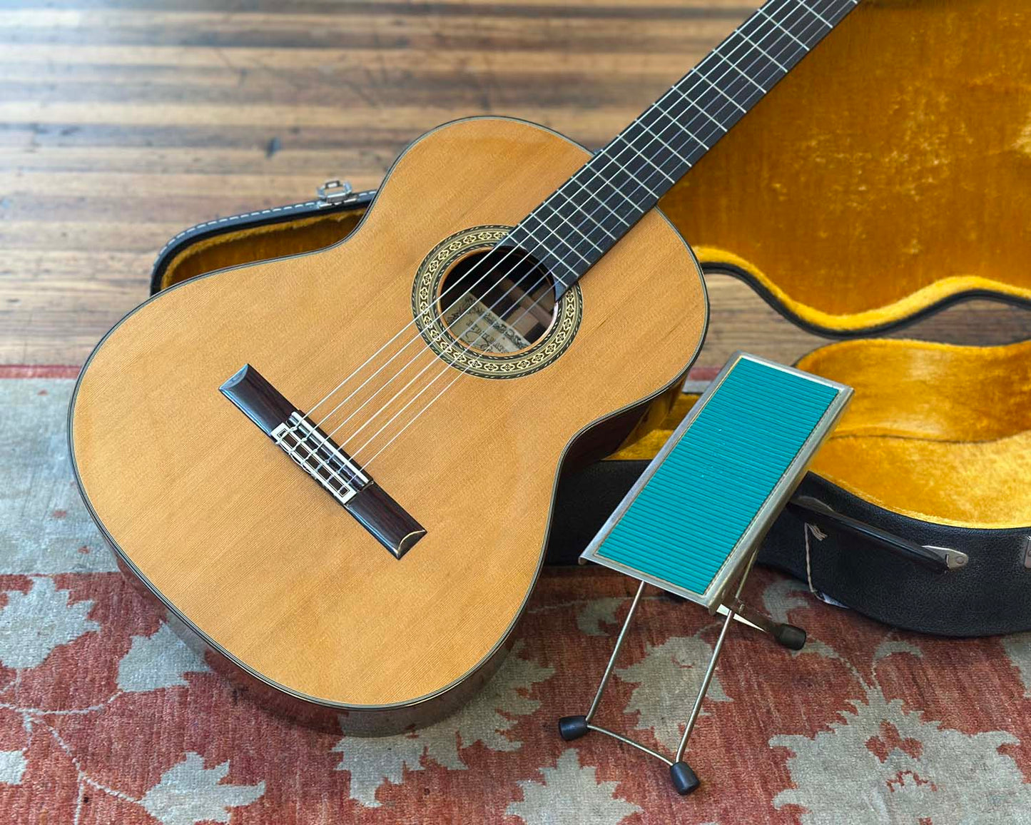 Late '70s Ryoji Matsuoka M40 Classical Guitar w/Hard Shell Case