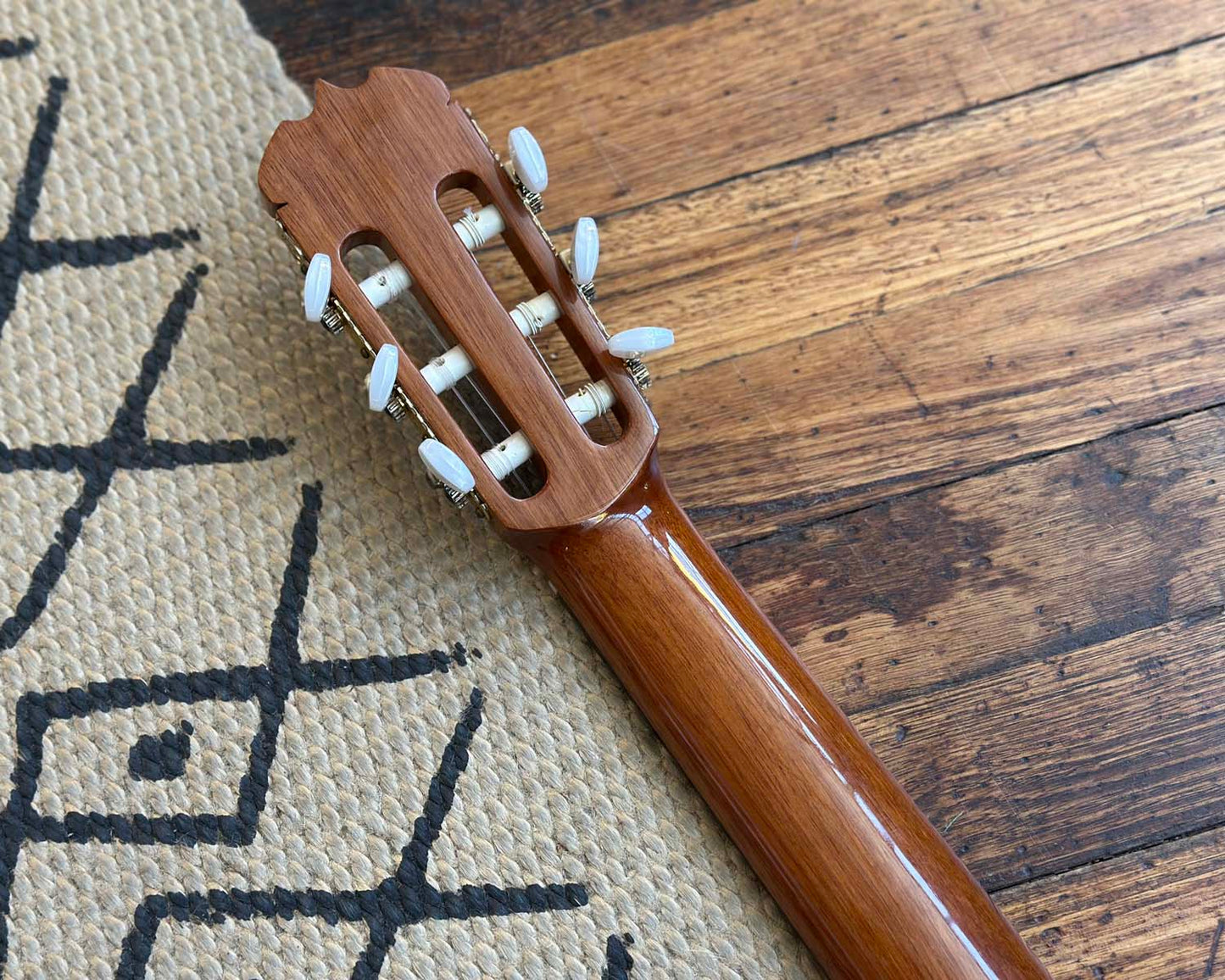Late '70s Ryoji Matsuoka M40 Classical Guitar w/Hard Shell Case