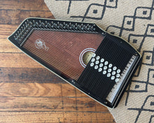 Load image into Gallery viewer, Samick SH-21 Autoharp
