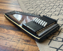 Load image into Gallery viewer, Samick SH-21 Autoharp
