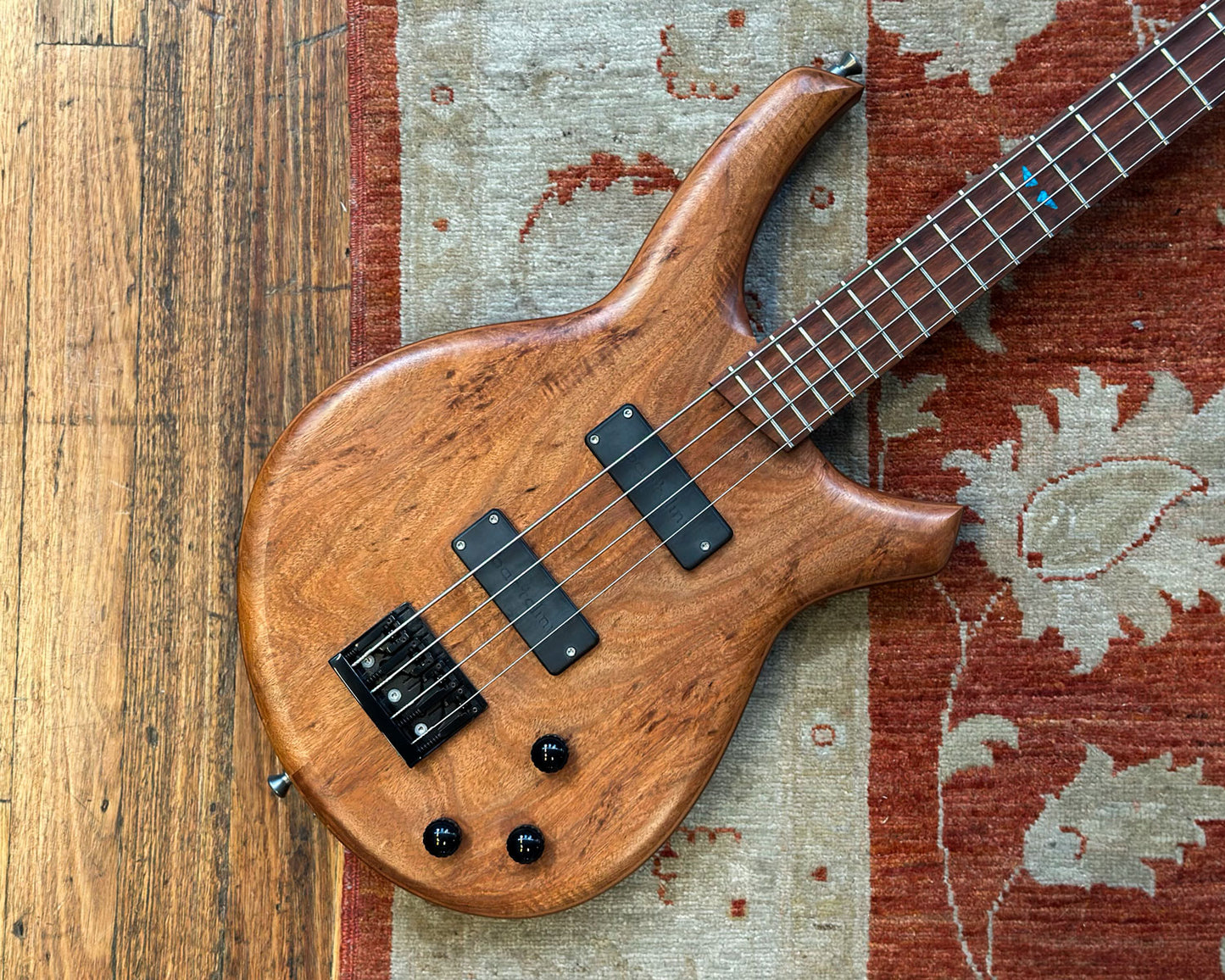 Screaming Eagle Guitars Sigrid Bass