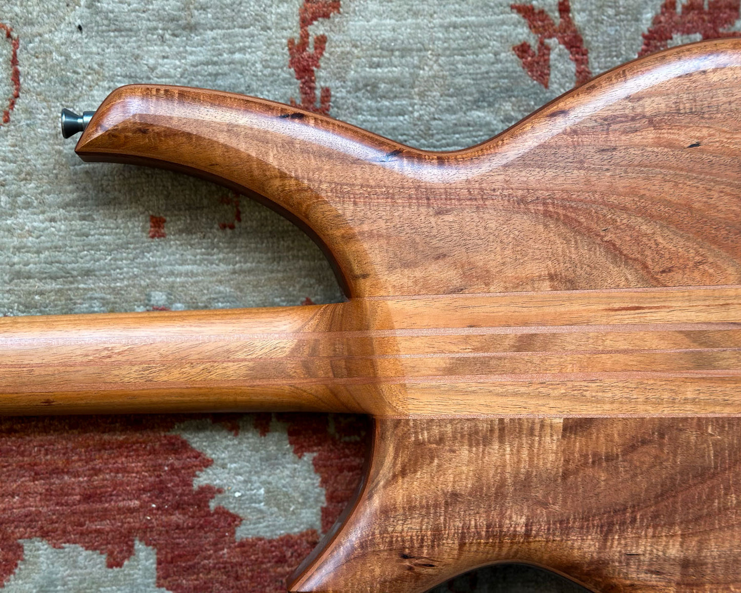 Screaming Eagle Guitars Sigrid Bass
