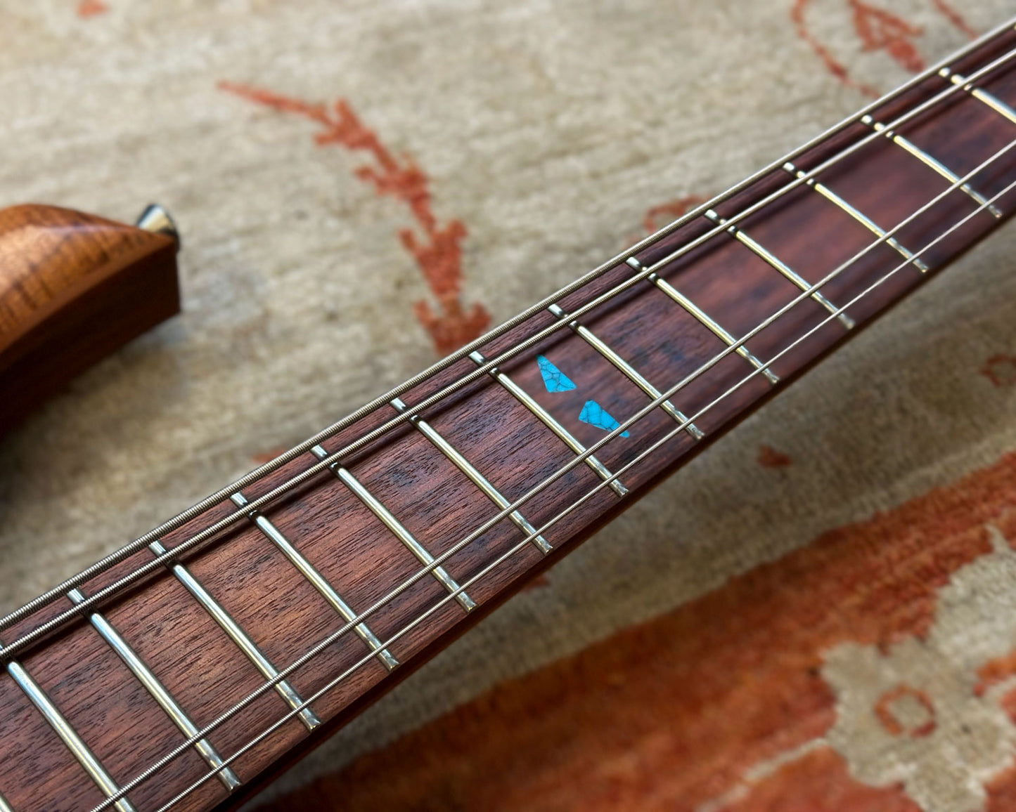 Screaming Eagle Guitars Sigrid Bass
