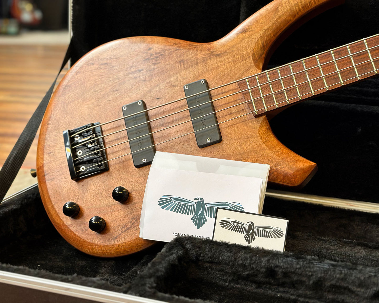 Screaming Eagle Guitars Sigrid Bass