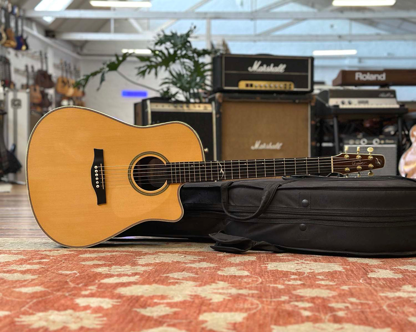 Seagull Artist Studio CW Deluxe QII Acoustic Electric Guitar