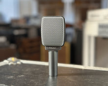 Load image into Gallery viewer, Sennheiser E609 Supercardioid Instrument Microphone
