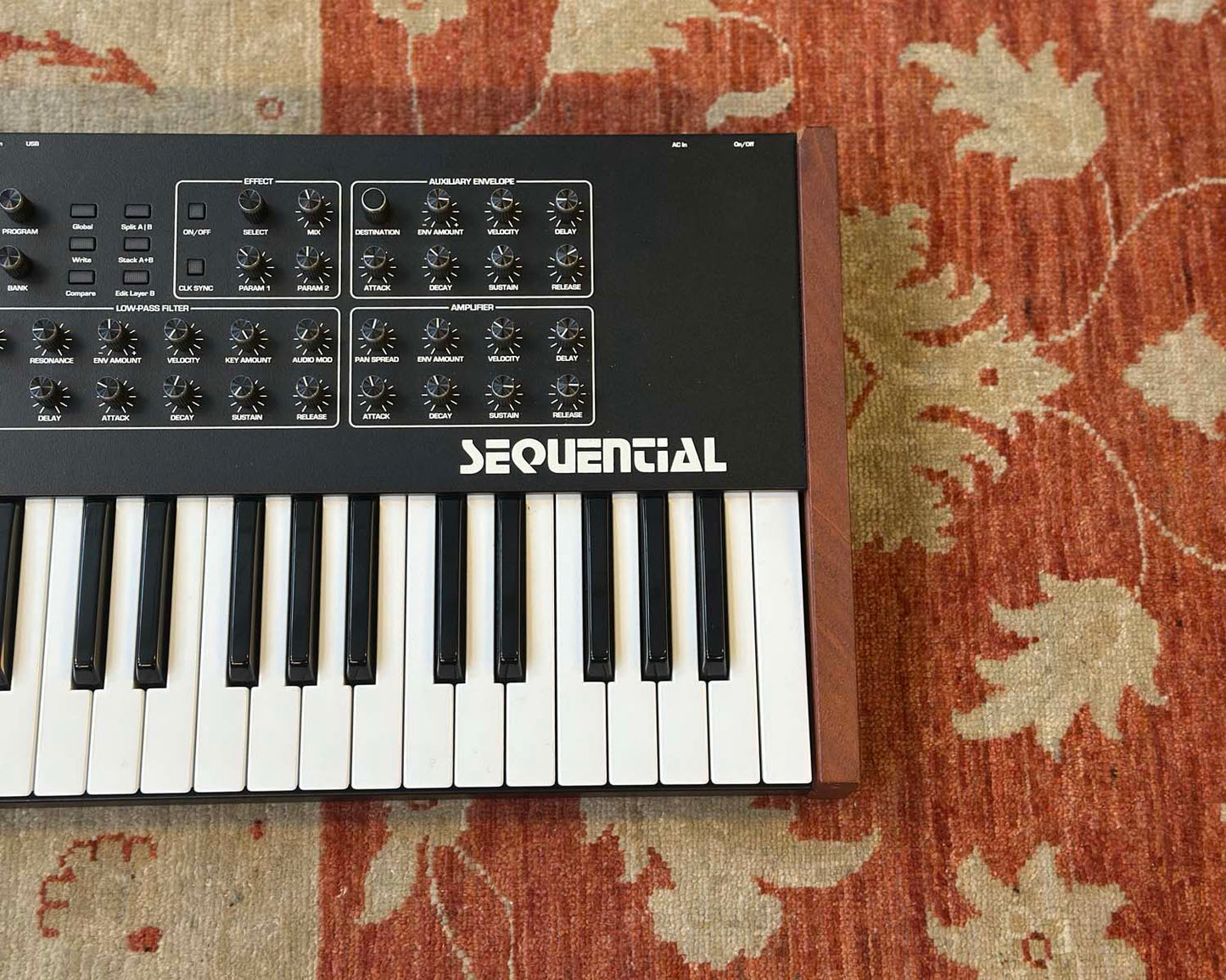 Sequential Prophet Rev2 - 16 Voice