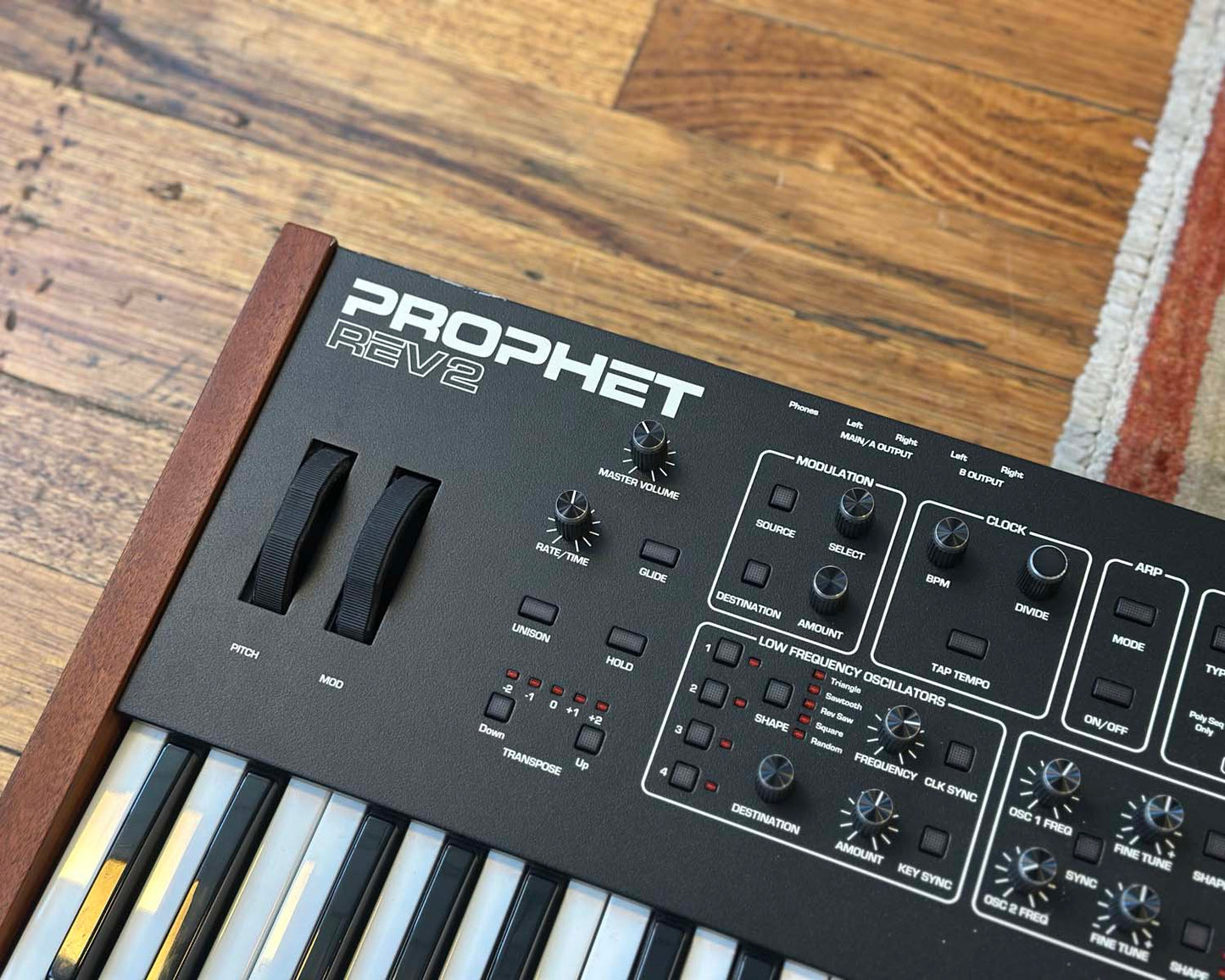 Sequential Prophet Rev2 - 16 Voice