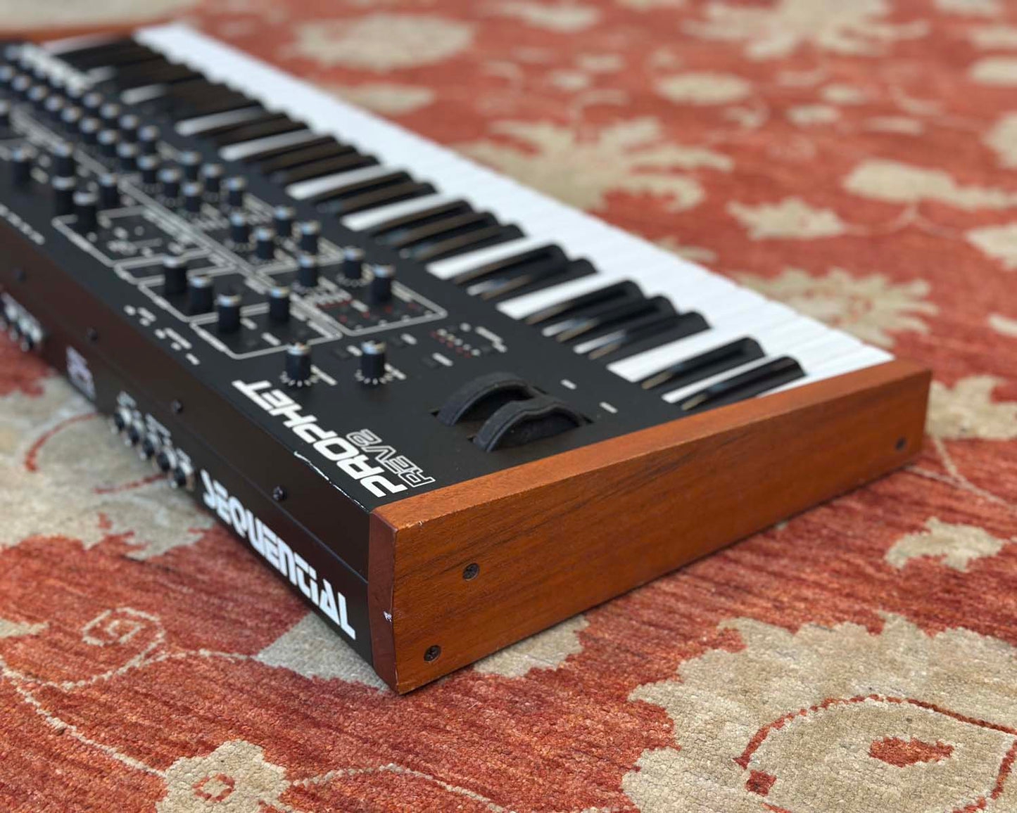 Sequential Prophet Rev2 - 16 Voice