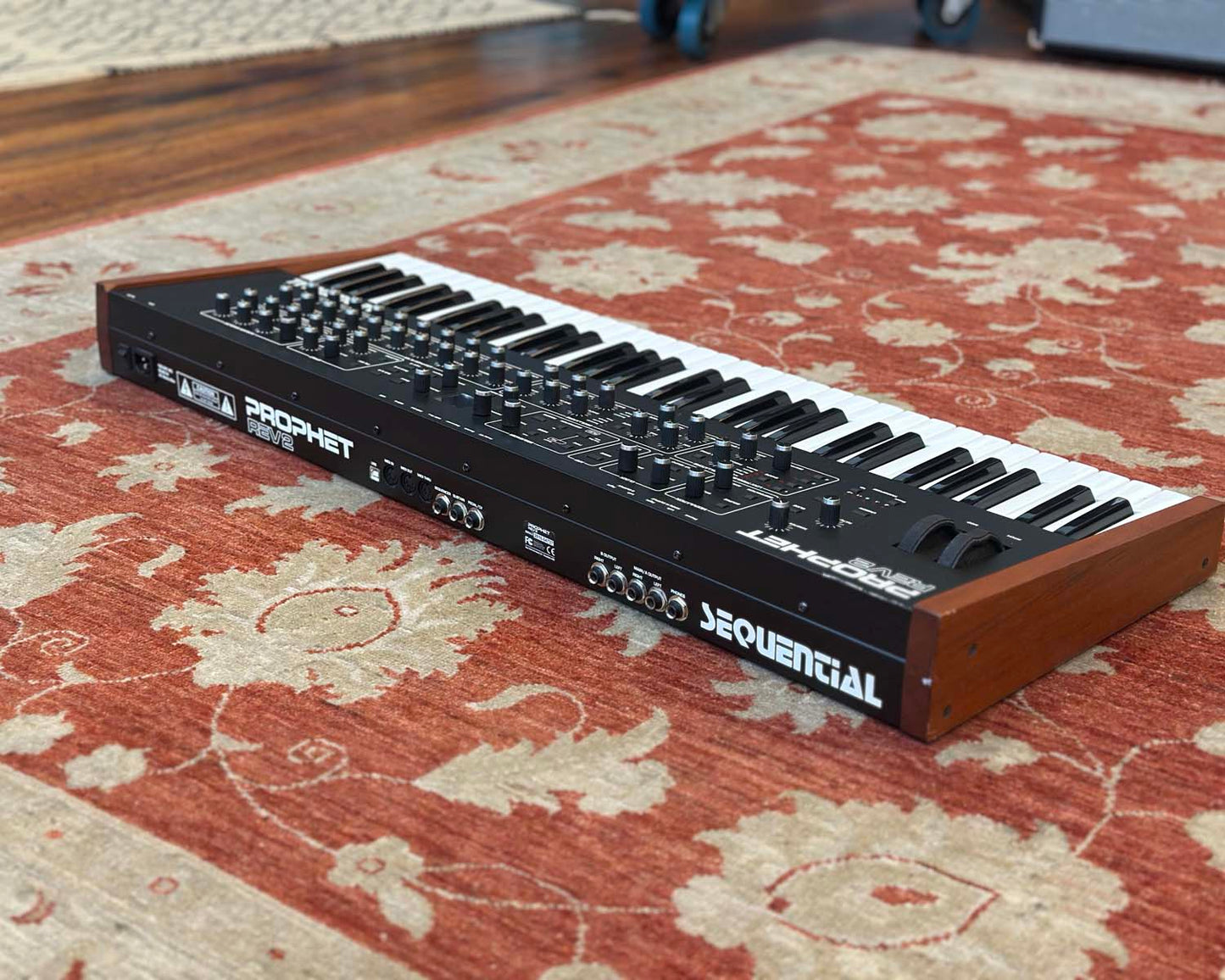 Sequential Prophet Rev2 - 16 Voice