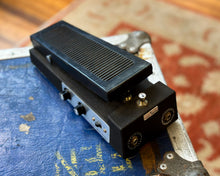 Load image into Gallery viewer, 1974 Shin-ei Companion 8T-R Fuzz-Wah
