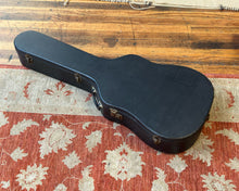 Load image into Gallery viewer, Siliato Vintage Dreadnought Case
