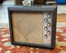 Load image into Gallery viewer, Silvertone 1482 Sears Combo Amplifier - 110V
