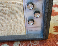 Load image into Gallery viewer, Silvertone 1482 Sears Combo Amplifier - 110V
