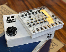 Load image into Gallery viewer, Soma Laboratory Lyra-8 - White
