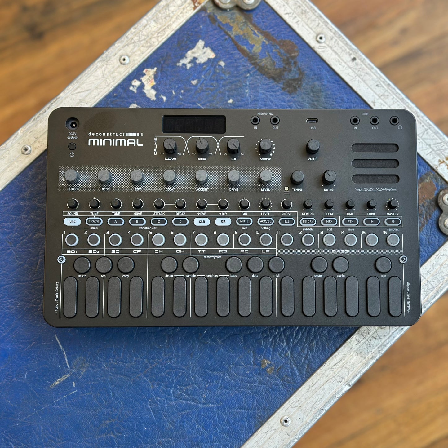 Sonicware Deconstruct Minimal Groovebox