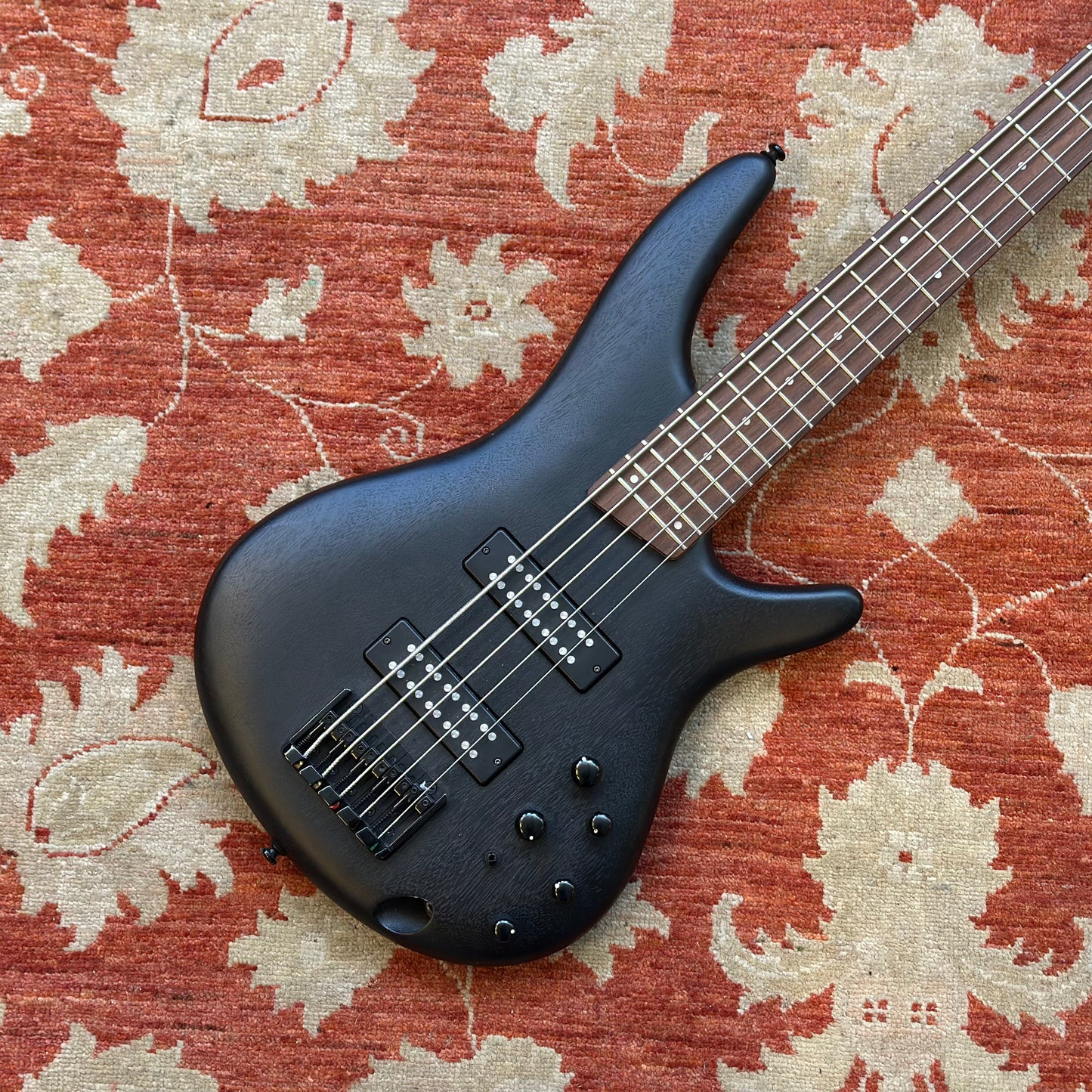 SoundGear by Ibanez SR305EB WK SR Standard 5-String Electric Bass