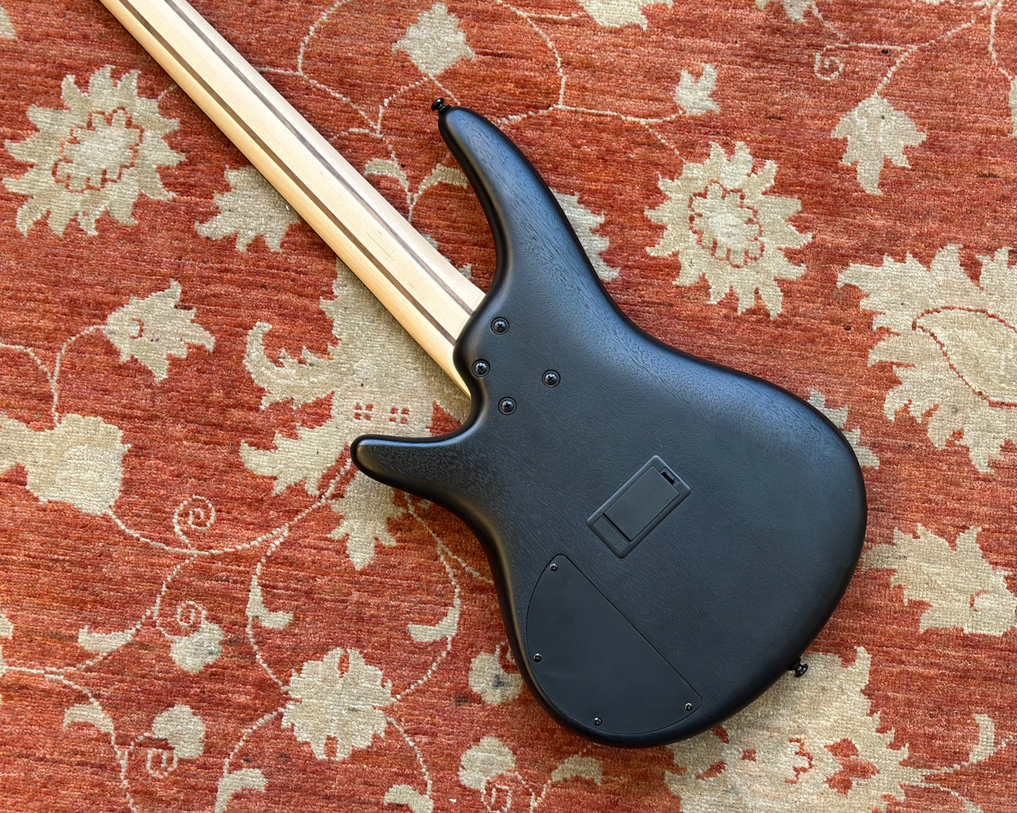 SoundGear by Ibanez SR305EB WK SR Standard 5-String Electric Bass