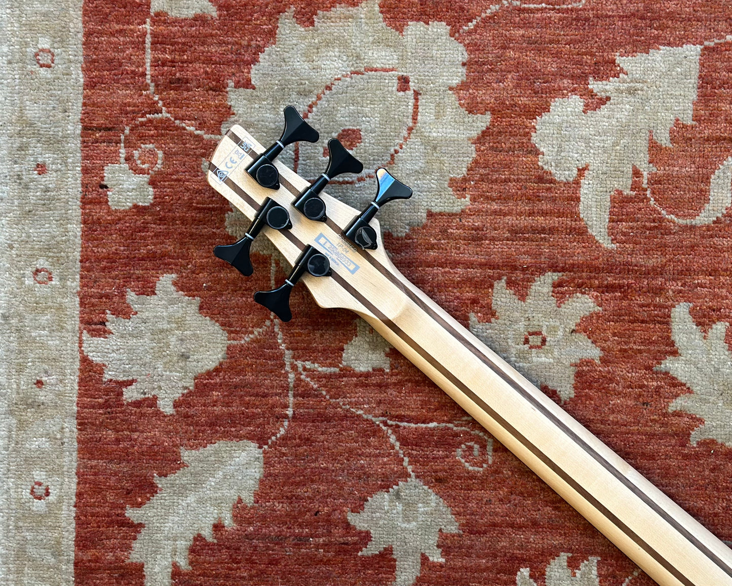 SoundGear by Ibanez SR305EB WK SR Standard 5-String Electric Bass